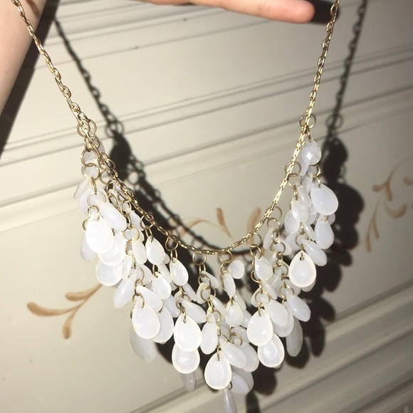 Francesca’s Statement Necklace (4) - Picture 5 of 8